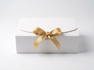 la box perle cocon non ouvert avec un noeud couleur or