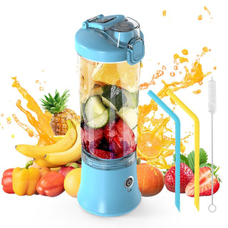 le mixeur avec des fruits et ses accessoires de nettoyage