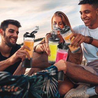 utilisation du blender à l'extérieur entre amis 